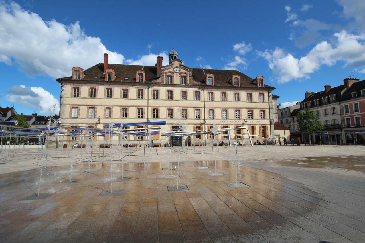 Studio Royal By Beds4Wanderlust - Place Du Marche Avec Parking Prive Fontainebleau Exteriör bild